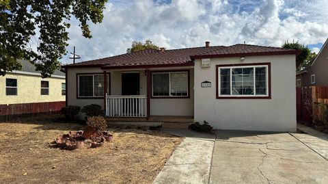 Photo of 1046 Maple Avenue, Vallejo, CA 94591 (MLS # 325086826)