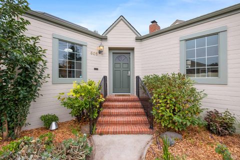 Photo of 605 Baker Street, Petaluma, CA 94952 (MLS # 325096440)