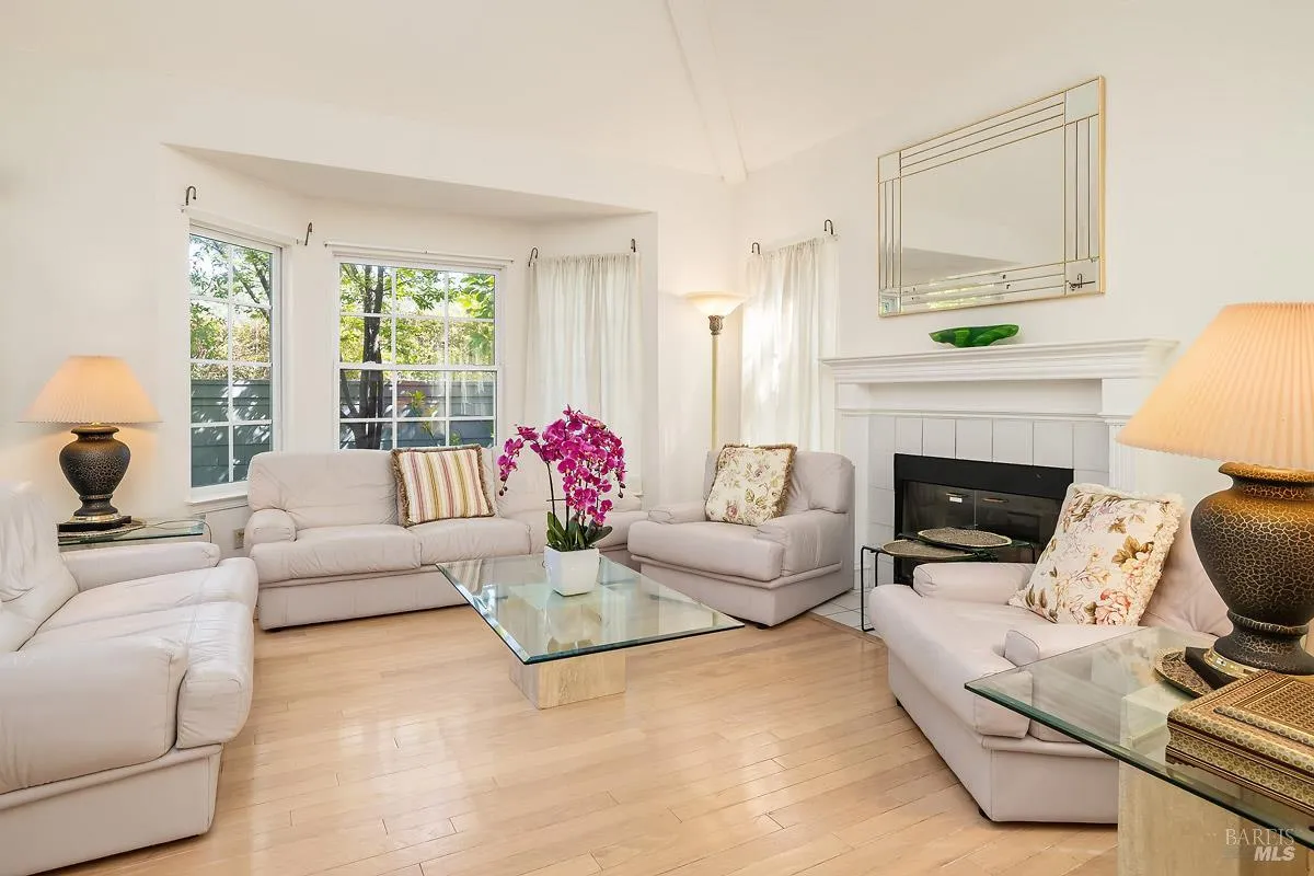 San Rafael, California 94903, United States, 3 Bedrooms Bedrooms, ,3 BathroomsBathrooms,Residential,Active,191903