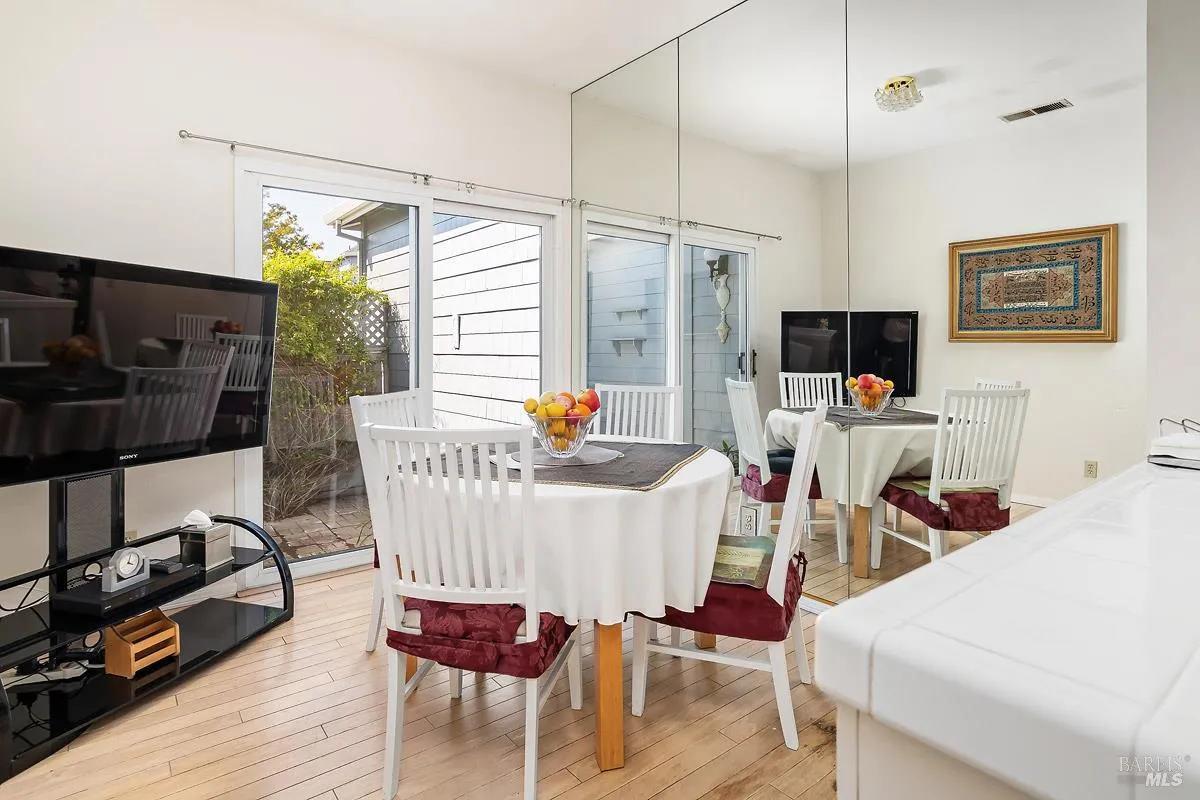 San Rafael, California 94903, United States, 3 Bedrooms Bedrooms, ,3 BathroomsBathrooms,Residential,Active,191903