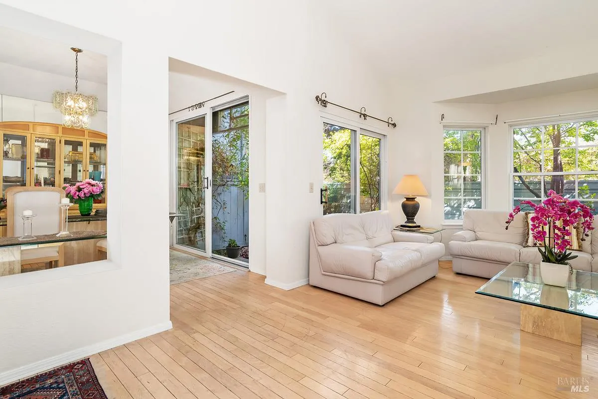 San Rafael, California 94903, United States, 3 Bedrooms Bedrooms, ,3 BathroomsBathrooms,Residential,Active,191903