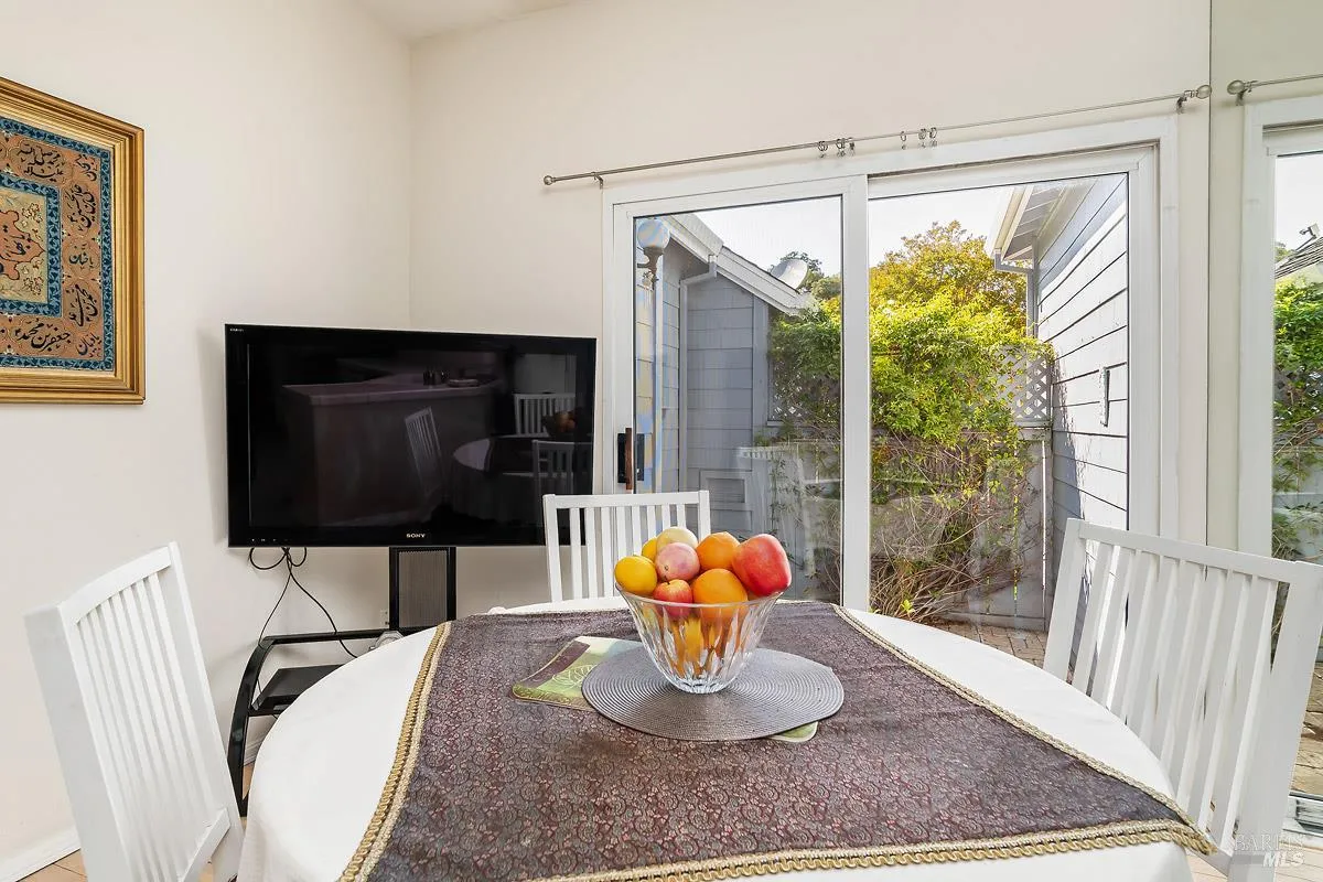 San Rafael, California 94903, United States, 3 Bedrooms Bedrooms, ,3 BathroomsBathrooms,Residential,Active,191903