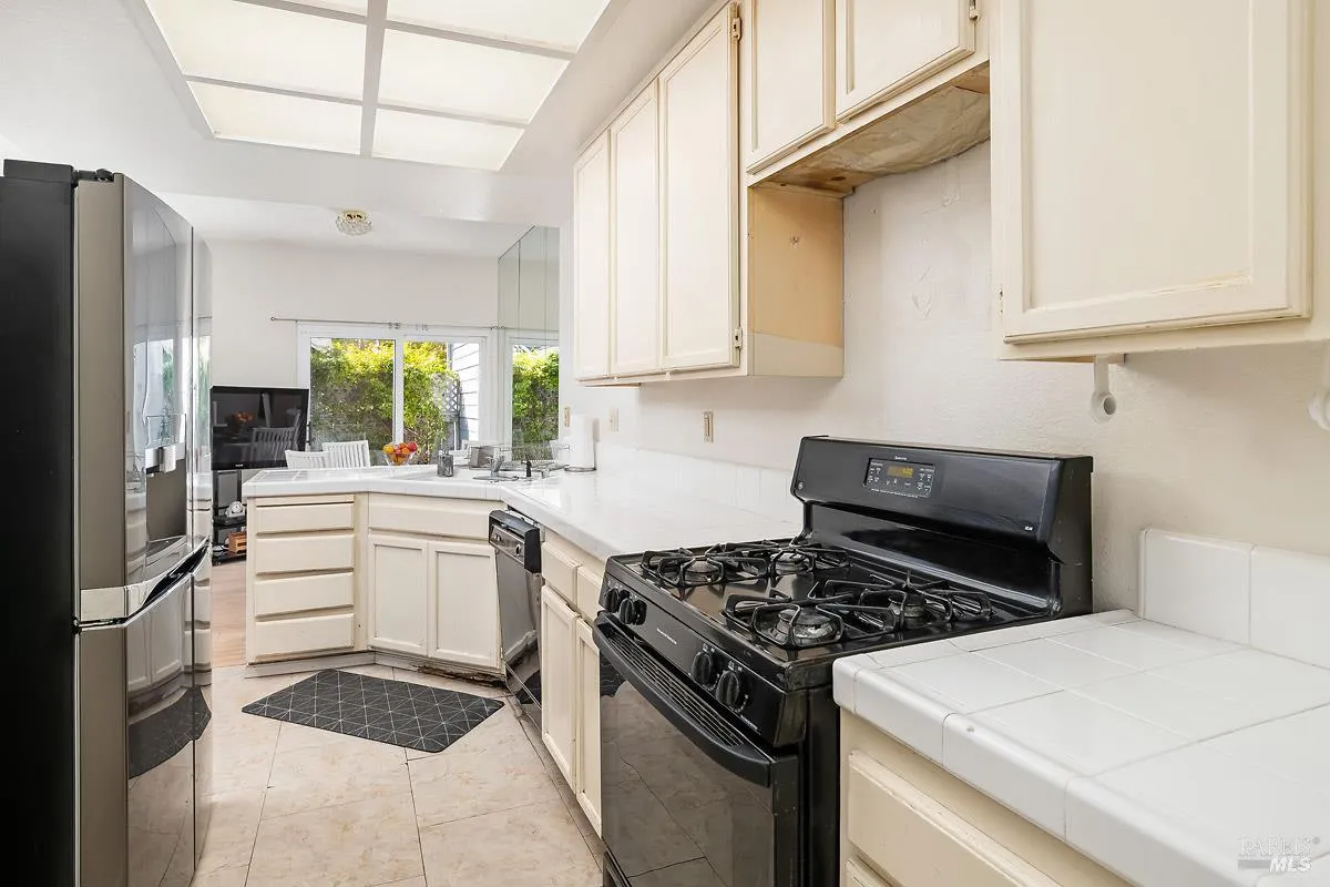 San Rafael, California 94903, United States, 3 Bedrooms Bedrooms, ,3 BathroomsBathrooms,Residential,Active,191903