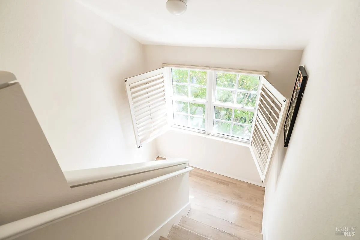 San Rafael, California 94903, United States, 3 Bedrooms Bedrooms, ,3 BathroomsBathrooms,Residential,Active,191903