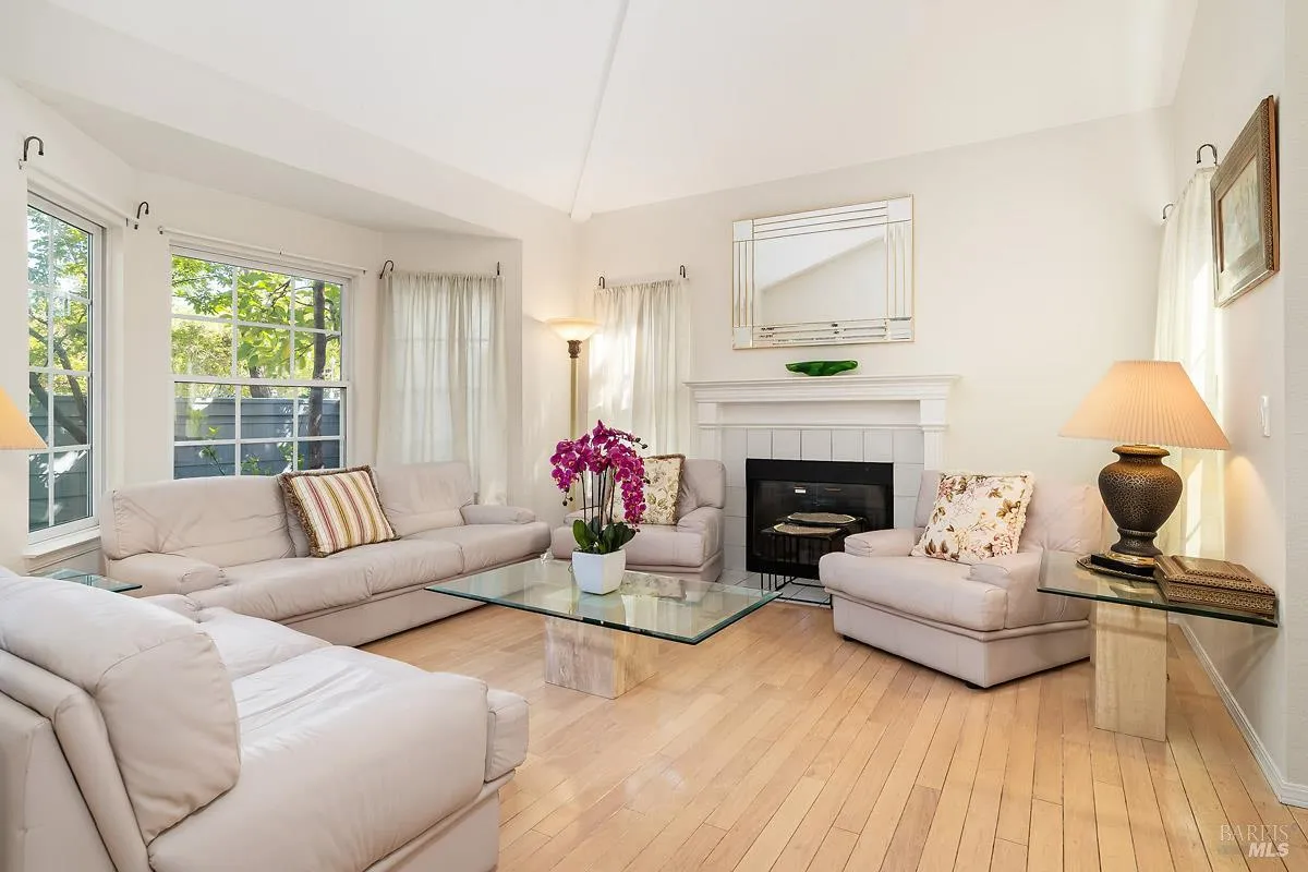 San Rafael, California 94903, United States, 3 Bedrooms Bedrooms, ,3 BathroomsBathrooms,Residential,Active,191903