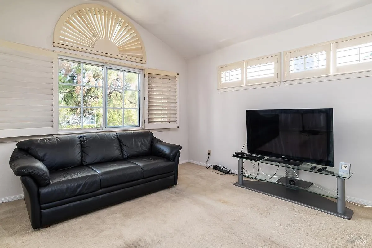 San Rafael, California 94903, United States, 3 Bedrooms Bedrooms, ,3 BathroomsBathrooms,Residential,Active,191903