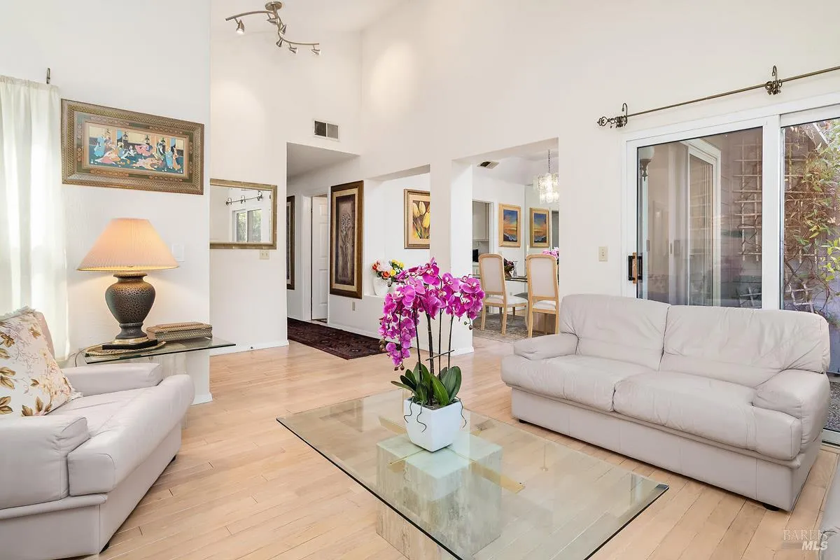 San Rafael, California 94903, United States, 3 Bedrooms Bedrooms, ,3 BathroomsBathrooms,Residential,Active,191903