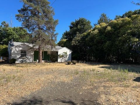 Photo of 642 Trumbull Avenue, Novato, CA 94947 (MLS # 325073521)