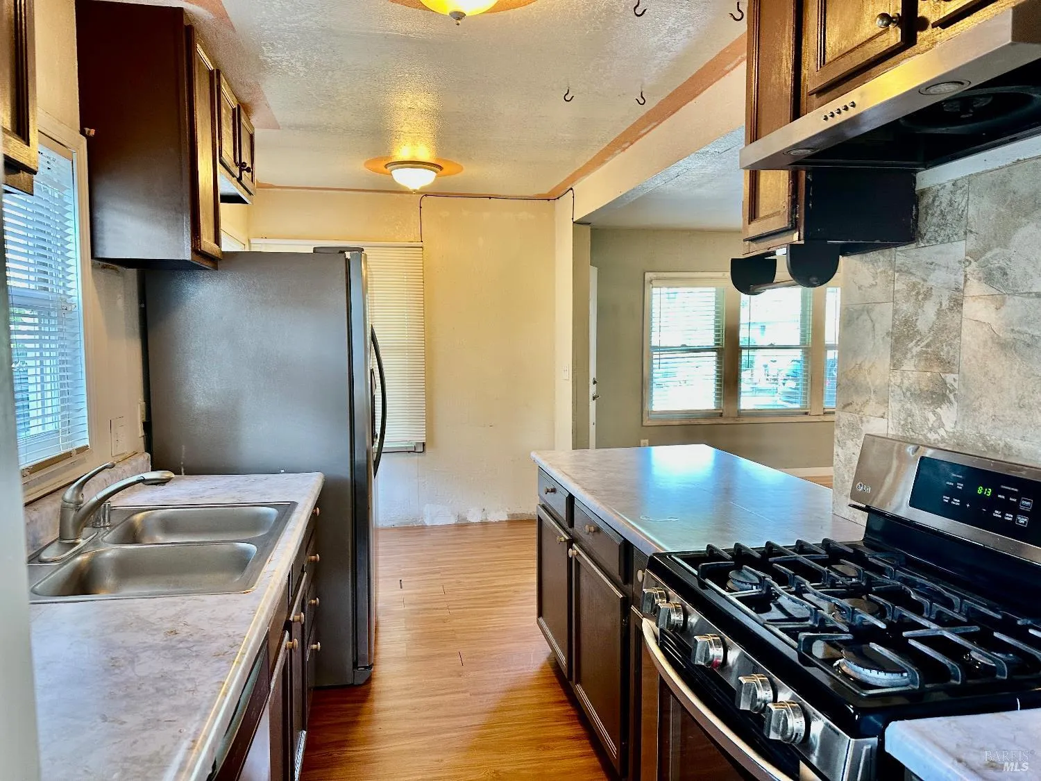 Santa Rosa, California 95404, United States, 2 Bedrooms Bedrooms, ,1 BathroomBathrooms,Residential,Contingent,153744