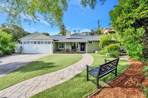 Photo of 472 Irving Court, Tiburon, CA 94920 (MLS # 325011016)