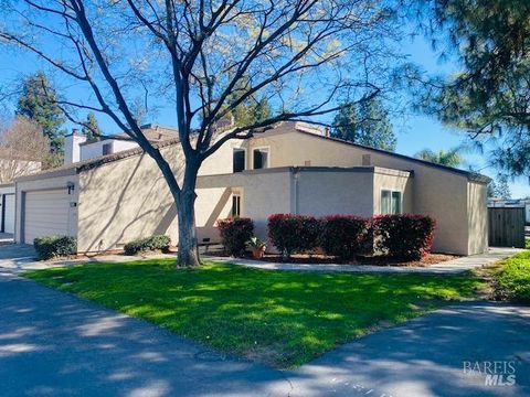 Photo of 1315 Pinewood Court, Dixon, CA 95620 (MLS # 326018478)