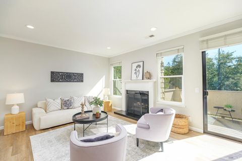 Photo of 27 Mariposa Lane, Novato, CA 94947 (MLS # 326013878)