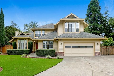 Photo of 401 Fairway Court, Healdsburg, CA 95448 (MLS # 325088467)