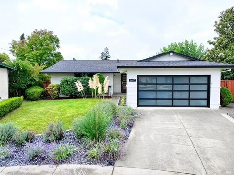 Photo of 2407 Norton Street, Napa, CA 94558 (MLS # 325092159)