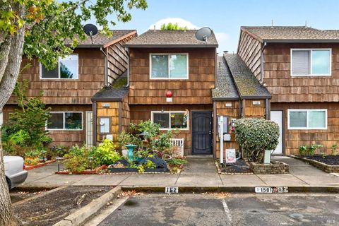 Photo of 1501 Parkway Drive, Rohnert Park, CA 94928 (MLS # 325087966)