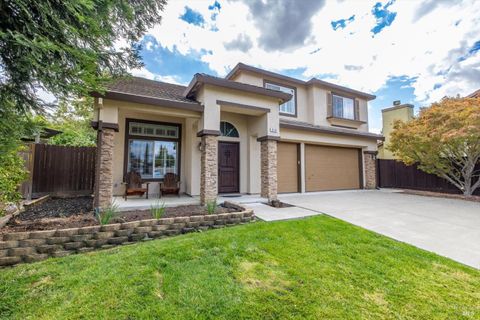 Photo of 918 Moonstone Court, Vacaville, CA 95687 (MLS # 325090598)