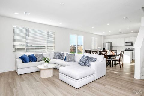 Photo of 681 SHEFFORD Drive, Vacaville, CA 95687 (MLS # 326004034)