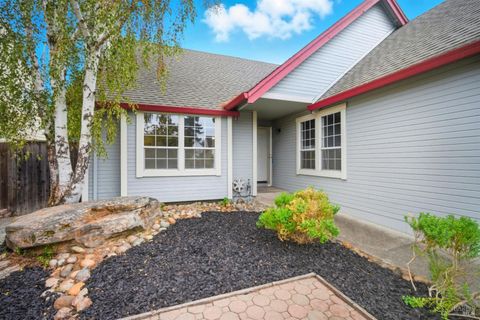 Photo of 1626 Woodhue Avenue, Santa Rosa, CA 95403 (MLS # 325090656)