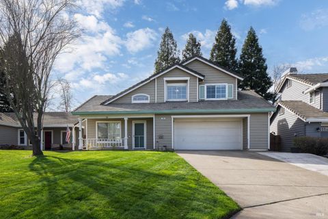 Photo of 100 Wooded Glen Court, Windsor, CA 95492 (MLS # 325102553)