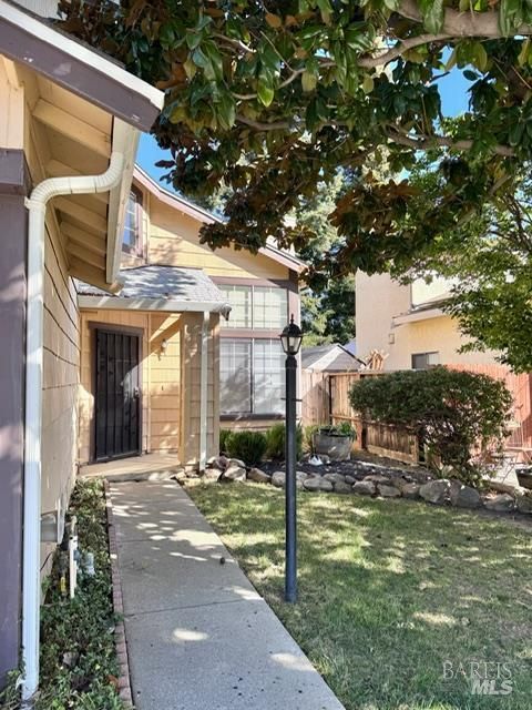 Photo of 343 Portsmouth Avenue, Vacaville, CA 95687 (MLS # 326018516)