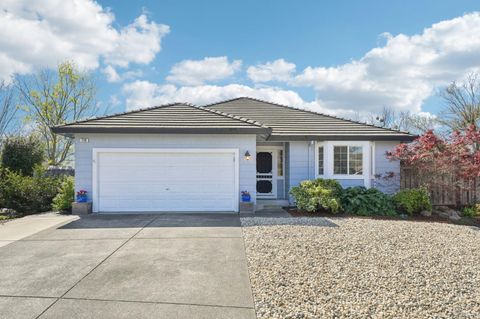 Photo of 719 Hackberry Court, Windsor, CA 95492 (MLS # 326018151)