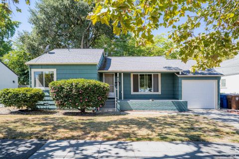 Photo of 413 S Jefferson Street, Napa, CA 94559 (MLS # 325078029)