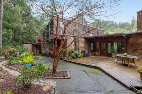 Photo of 6764 Giovanetti Road, Forestville, CA 95436 (MLS # 326011814)