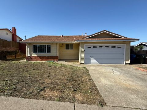 Photo of 425 Del Sur Street, Vallejo, CA 94591 (MLS # 325067720)