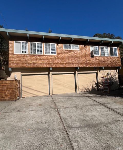 Photo of 92 Elizabeth Way, San Rafael, CA 94901 (MLS # 326000817)