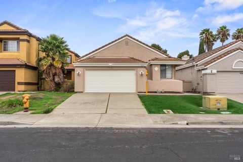 Photo of 352 Stamper Circle, Suisun City, CA 94585 (MLS # 325098968)