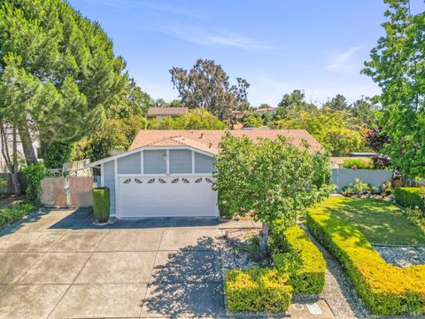 Photo of 373 Clydesdale Drive, Vallejo, CA 94591 (MLS # 326005154)