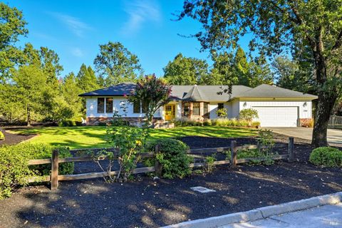 Photo of 246 Zinfandel Road, Healdsburg, CA 95448 (MLS # 325088921)