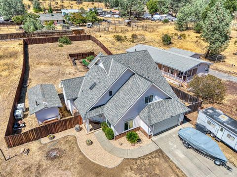 Photo of 2920 Meadow Creek Road, Clearlake Oaks, CA 95423 (MLS # 326027328)