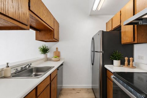 Photo of 230 Courtyards E, Windsor, CA 95492 (MLS # 326006099)