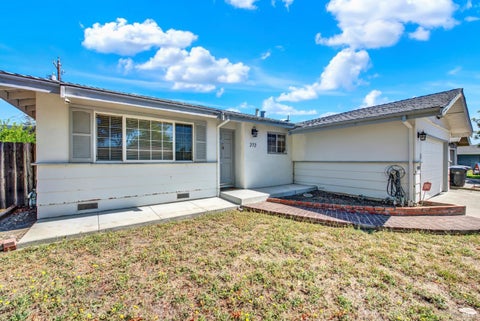 Photo of 272 Jasmine Street, Fairfield, CA 94533 (MLS # 326065208)