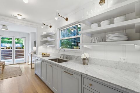 Photo of 7 Grove Avenue, Corte Madera, CA 94925 (MLS # 326034325)