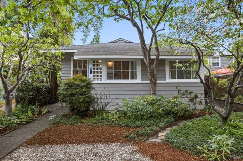 Photo of 31 Rowland Court, San Anselmo, CA 94960 (MLS # 326026562)