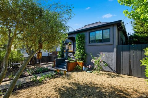 Photo of 1433 Oak Avenue, Saint Helena, CA 94574 (MLS # 326042436)