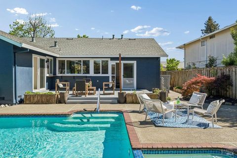 Photo of 1619 Oneel Drive, Petaluma, CA 94954 (MLS # 326004404)