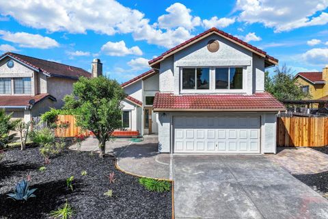 Photo of 315 Brookshire Court, American Canyon, CA 94503 (MLS # 326038971)
