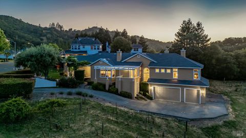 Photo of 4548 Fable Court, Santa Rosa, CA 95404 (MLS # 326047496)