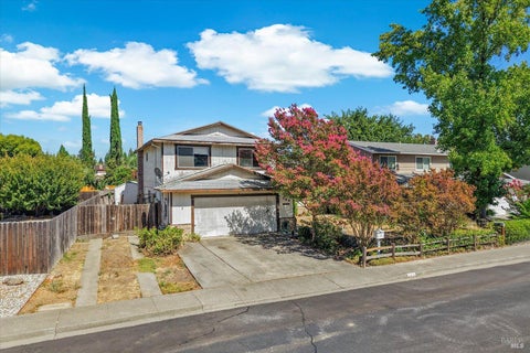 Photo of 106 Clayton Circle, Vacaville, CA 95687 (MLS # 326062664)
