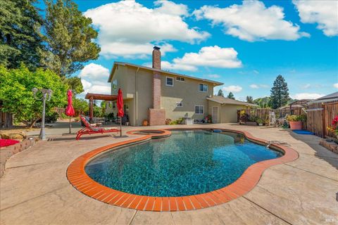 Photo of 636 Tiburon Court, Vacaville, CA 95687 (MLS # 326030429)