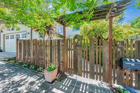 Photo of 405 Oakdale Avenue, Corte Madera, CA 94920 (MLS # 326030978)