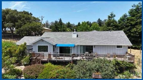 Photo of 426 King Road, Petaluma, CA 94952 (MLS # 326062297)