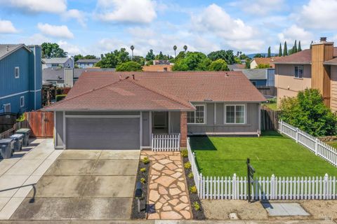 Photo of 612 Fulmar Drive, Suisun City, CA 94585 (MLS # 326034894)