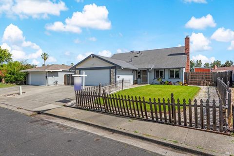 Photo of 443 Hartwick Lane, Fairfield, CA 94533 (MLS # 326033548)