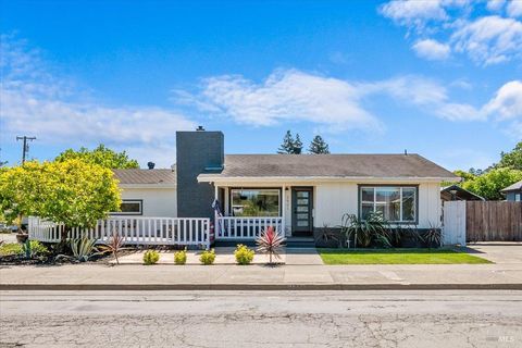 Photo of 2901 Laurel Street, Napa, CA 94558 (MLS # 326033878)