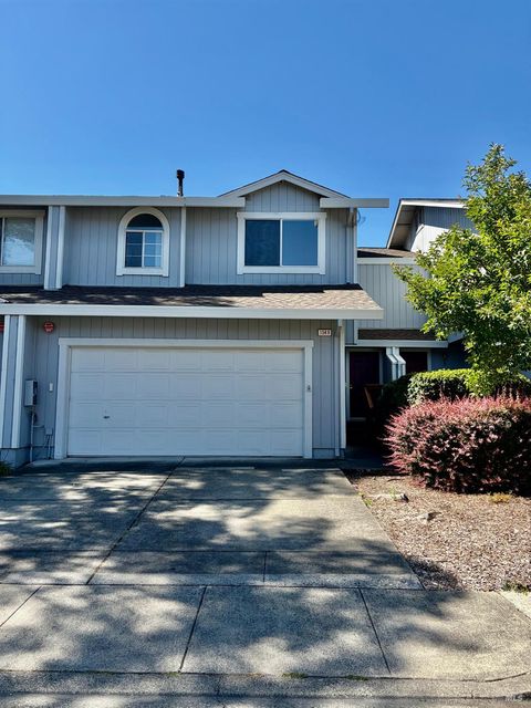 Photo of 1549 Monarch Place, Rohnert Park, CA 94928 (MLS # 326047590)