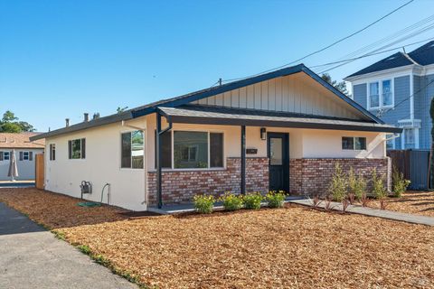 Photo of 519 7th Street, Petaluma, CA 94952 (MLS # 326023372)